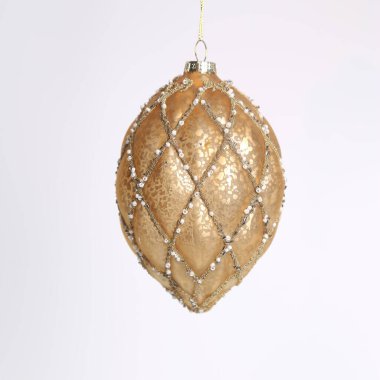 Noel balosu, beyaz arka planda güzel Noel oyuncakları