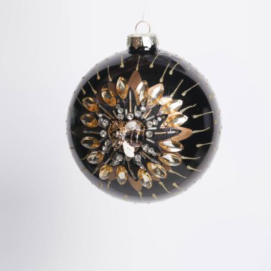 Noel balosu, beyaz arka planda güzel Noel oyuncakları