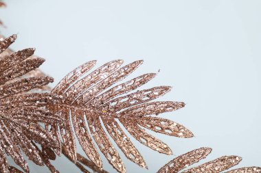 Altın dallı güzel beyaz arkaplan, metin için boş alan, tasarım kaynağı