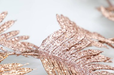 Altın dallı güzel beyaz arkaplan, metin için boş alan, tasarım kaynağı