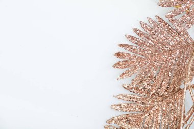 Altın dallı güzel beyaz arkaplan, metin için boş alan, tasarım kaynağı