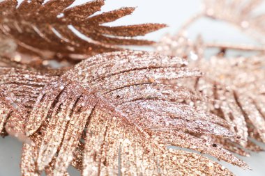 Altın dallı güzel beyaz arkaplan, metin için boş alan, tasarım kaynağı