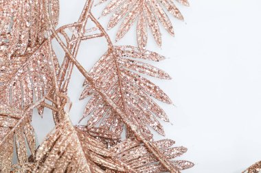 Altın dallı güzel beyaz arkaplan, metin için boş alan, tasarım kaynağı