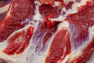 Yakından taze çiğ et, mermer sığır eti.