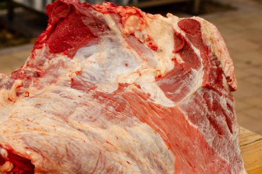 Yakından taze çiğ et, mermer sığır eti.