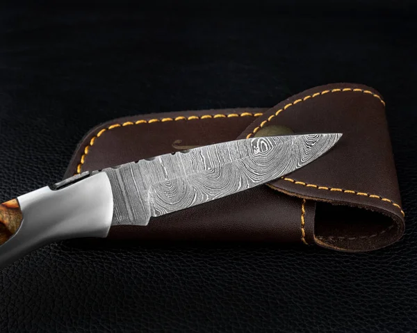 Beyaz Arkaplanda Izole Edilmiş Tahta Saplı Bıçaklar Üst Görünüm — Stok fotoğraf