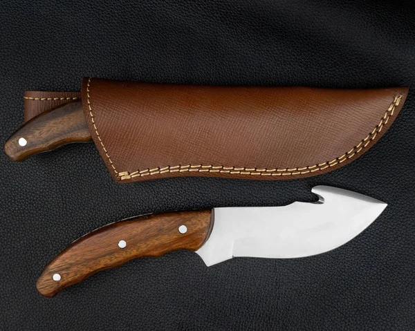 Beyaz Arkaplanda Izole Edilmiş Tahta Saplı Bıçaklar Üst Görünüm — Stok fotoğraf