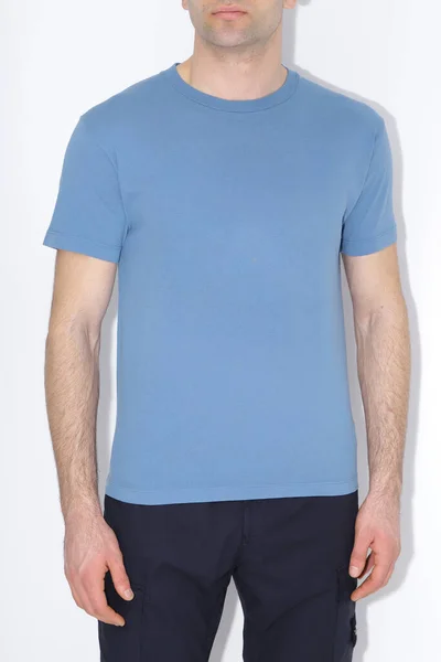 男子ブルーのTシャツのモックアップ デザインテンプレート Mokup — ストック写真