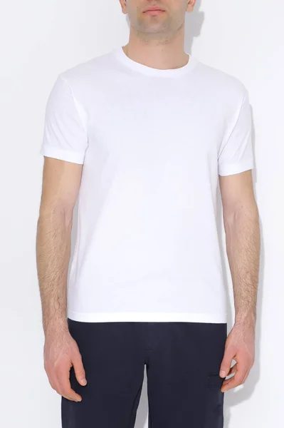 白色T恤衫 带有灰色背景的复制空间 — 图库照片