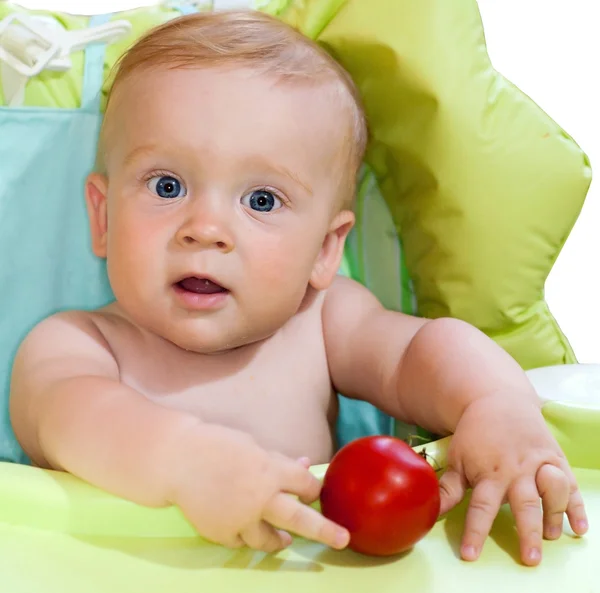 Bebê e tomate — Fotografia de Stock
