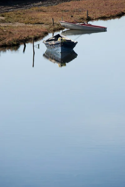 Barche su acque calme — Foto Stock