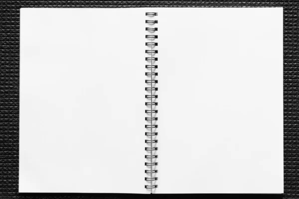 Otevřený Pružinový Zápisník Bílými Listy — Stock fotografie