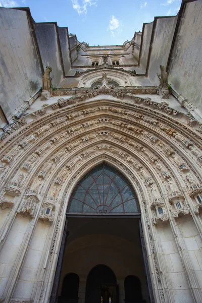 Entrance a gothic archivolts — Stock Photo, Image