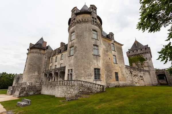 Blick auf die Burg la roche courbon — Stockfoto