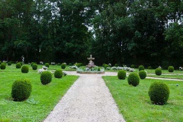 Jardin du château de Dampierre-sur-Boutonne — Photo