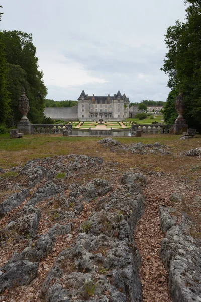 Rochers dans le château de La Roche Courbon — Photo