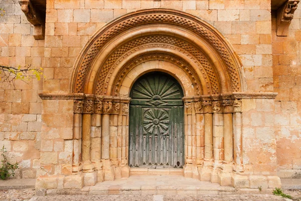 Romanesque portal of Moarves de Ojeda church — Stock Photo, Image