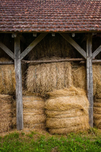Houten stro loft in dordogne regio van Frankrijk — Stockfoto