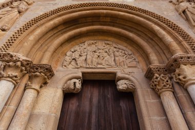 san yagız collegiat Romanesk tarzı kapı archivolts