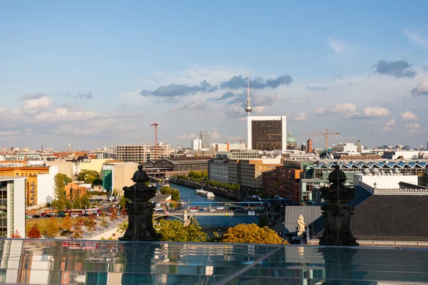 Paysage urbain de berlin avec la tour de télévision en bas — 图库照片