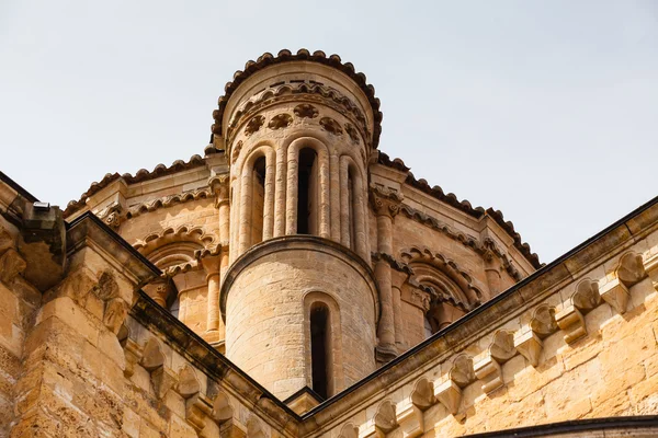 Dettaglio della cupola nella romanica Collegiata del Toro — Foto Stock