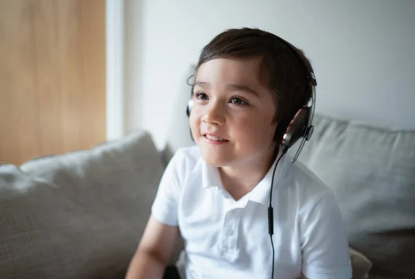 Close School Kid Face Wearing Headphone Having Fun Playing Game — Stock Photo, Image