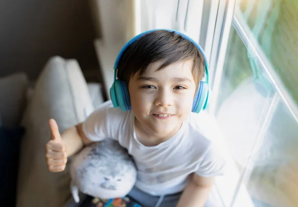 Happy Young Boy Wearing Headphones Listening Music Cute Kid Looking — Stock Photo, Image