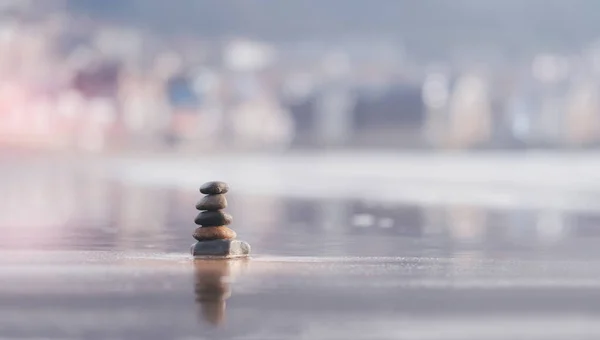 Zen Concept Pebble Tower Rock Stacked Top Each Other Sea — Fotografia de Stock