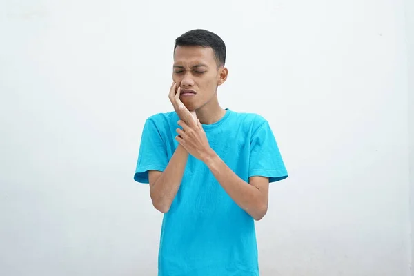 Koncept Bolesti Zubů Mladý Muž Modrém Tričku Bolestivým Výrazem Trpící — Stock fotografie