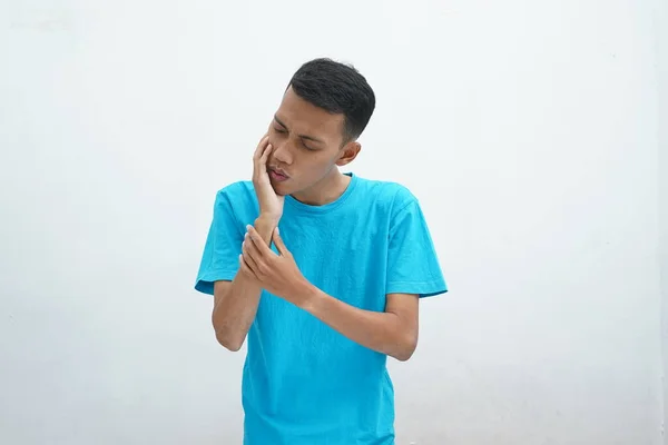 Conceito Dor Dente Jovem Vestindo Uma Camiseta Azul Sentindo Dor — Fotografia de Stock