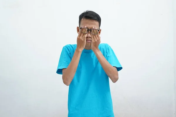 Young Asian Wearing Unhealthy Blue Shirt Glasses Rubbing Eyes Suffering — Stock Photo, Image