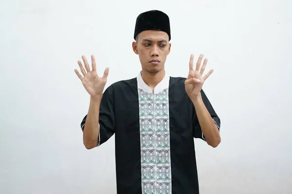 Asian Muslim Man Wearing Casual Wear Showing Pointing Finger Number — Fotografia de Stock