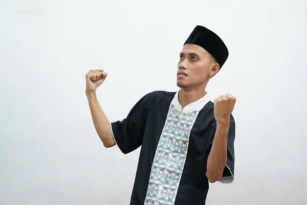 Bem Sucedido Feliz Muçulmano Homem Gritando Gritando Mostra Vitória Vitória — Fotografia de Stock