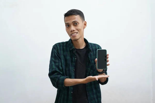 Retrato Hombre Asiático Con Ropa Casual Que Luce Feliz Orgulloso —  Fotos de Stock