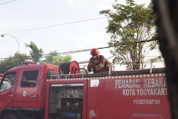 Firefighters Standby Trying Extinguish Fire Furniture Warehouse Fire Site Yogyakarta — Stockfoto