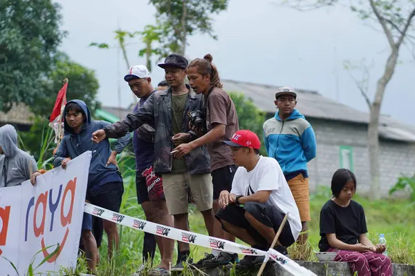 Apoiantes Assistindo Festival Bicicletas Downhill Yogyakarta Teras Caf Sleman Indonésia — Fotografia de Stock
