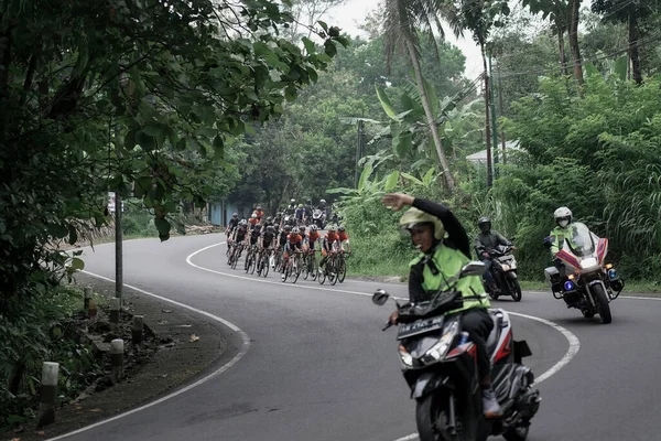 Group Road Bike Athletes Mula Nusantara Pro Cycling Competed Road — Stock Photo, Image