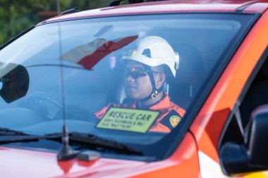 Arabada bir Basarna kurtarma ekibi var. : Yogayakarta, Endonezya - 13 Mayıs 2022