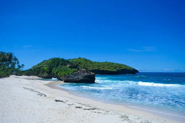 Het Prachtige Uitzicht Srau Strand Pacitan Indonesia Wit Zand Zijn — Stockfoto
