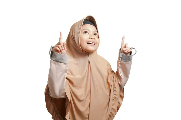 Girl Wearing Hijab Wearing Brown Muslim Dress Who Pointing Empty — Fotografia de Stock