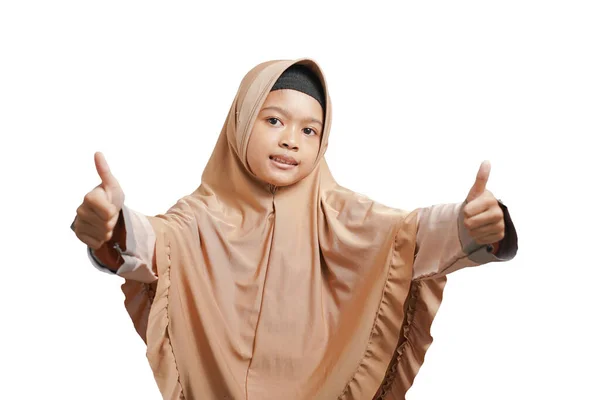 Girl Wearing Hijab Wearing Brown Muslim Dress Gives Thumbs Sign — Fotografia de Stock