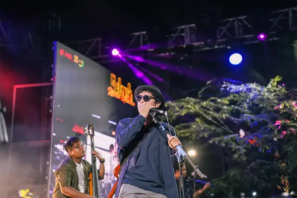 Vocalist Paksi Band Modern Keroncong Music Group Yogyakarta Performed Energetically — 图库照片