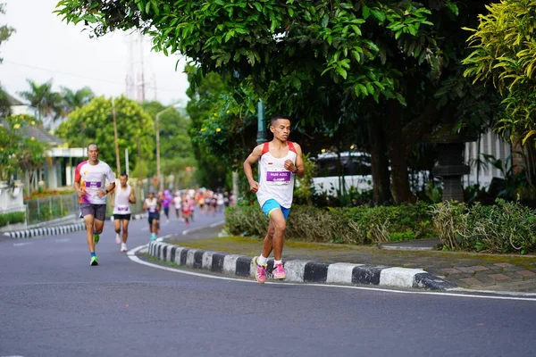 Corrida Maratona Magelang Indonésia Pessoas Puseram Pés Nas Estradas Cidade — Fotografia de Stock