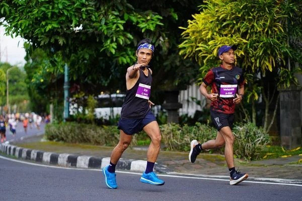 Carrera Maratón Magelang Indonesia Gente Pone Pie Las Carreteras Ciudad — Foto de Stock