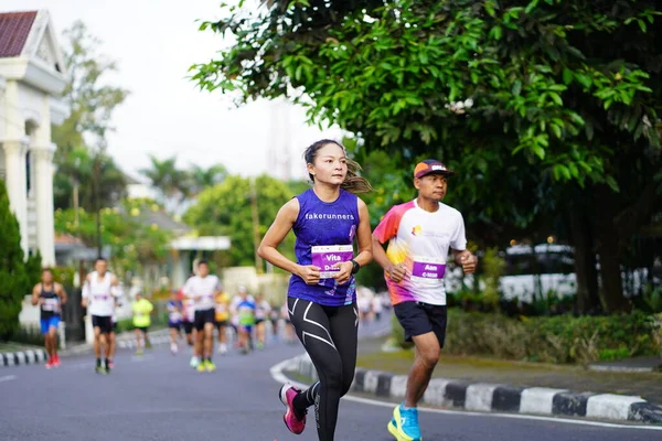 Corrida Maratona Magelang Indonésia Pessoas Puseram Pés Nas Estradas Cidade — Fotografia de Stock