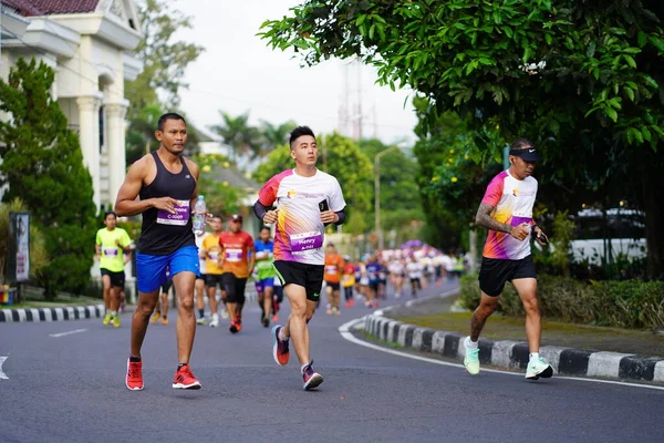 Balapan Maraton Magelang Indonesia Orang Orang Menginjakkan Kaki Jalan Kota — Stok Foto