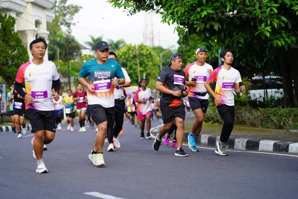 Marathonlauf Magelang Indonesien Menschen Betreten Stadtstraßen Über Und Kilometer Wettkämpfe — Stockfoto