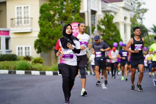 Corrida Maratona Magelang Indonésia Pessoas Puseram Pés Nas Estradas Cidade — Fotografia de Stock