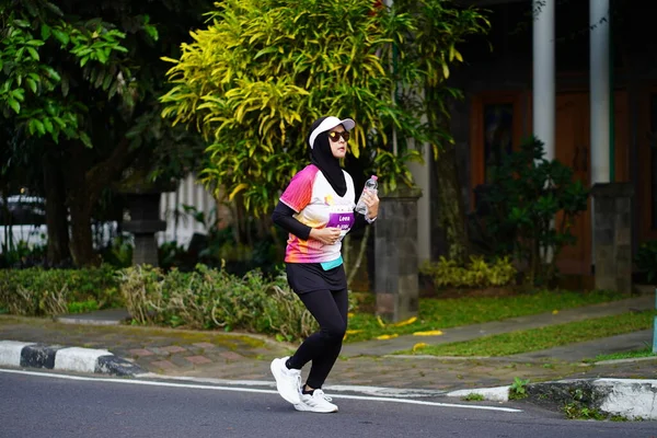 Corrida Maratona Magelang Indonésia Pessoas Puseram Pés Nas Estradas Cidade — Fotografia de Stock