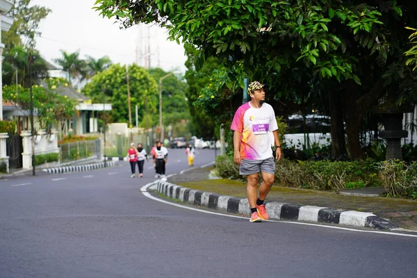 Corrida Maratona Magelang Indonésia Pessoas Puseram Pés Nas Estradas Cidade — Fotografia de Stock